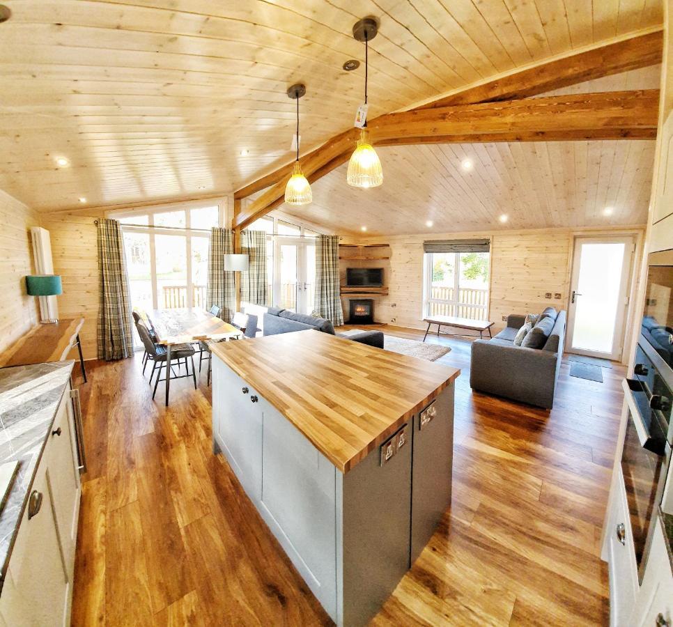 Skyline Lodge Loch Lomond Castle Lodges 巴洛赫 外观 照片