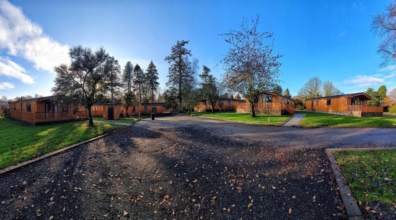 Skyline Lodge Loch Lomond Castle Lodges 巴洛赫 外观 照片