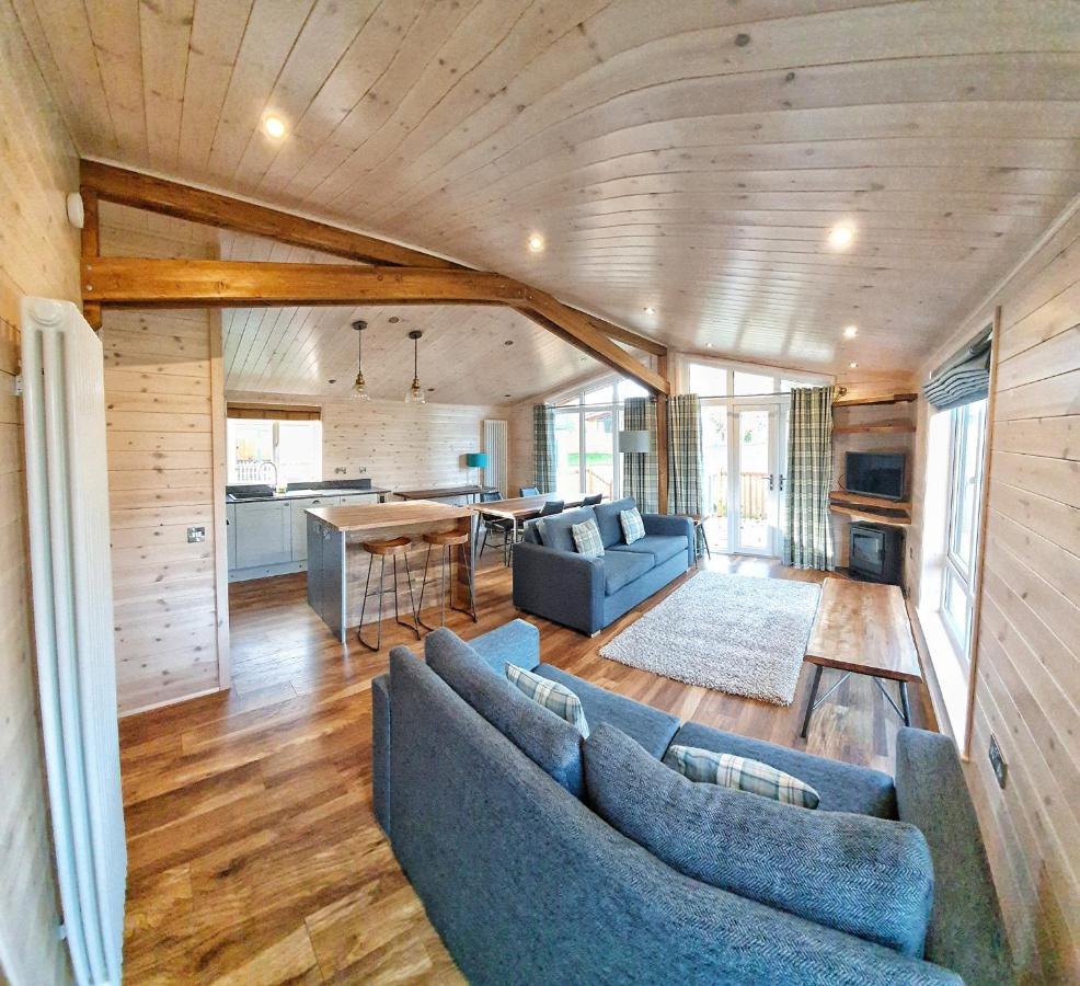 Skyline Lodge Loch Lomond Castle Lodges 巴洛赫 外观 照片